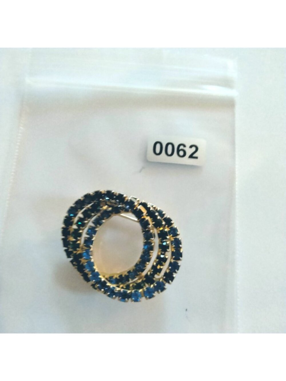 Triple Interlocking Circles Pin Blue Green Rhinestone Brooch - Picture 5 of 5